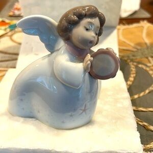 Lladró Figurine 6530 Little Angel with Tambourine with Box